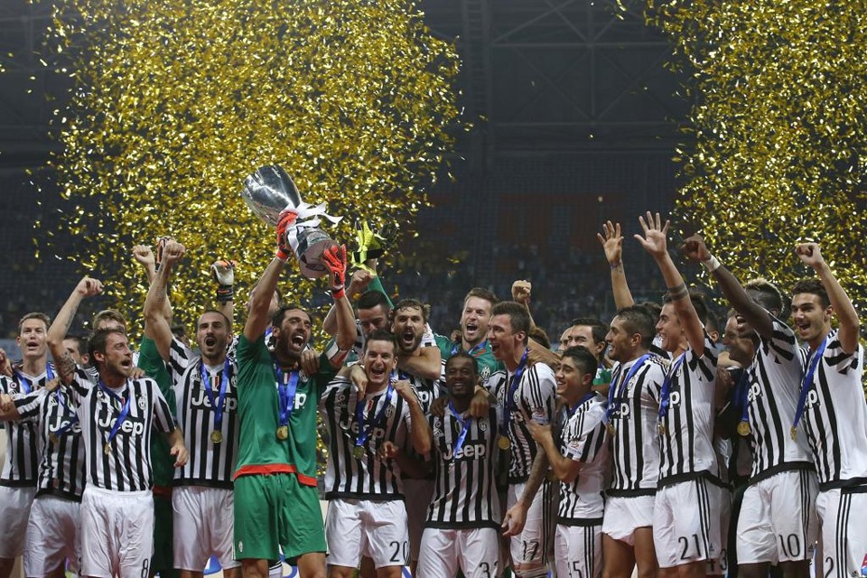 Juventus comemora a conquista da Supercopa da Itália após vitória por 2 a  0 contra a Lazio | ALY SONG/REUTERS