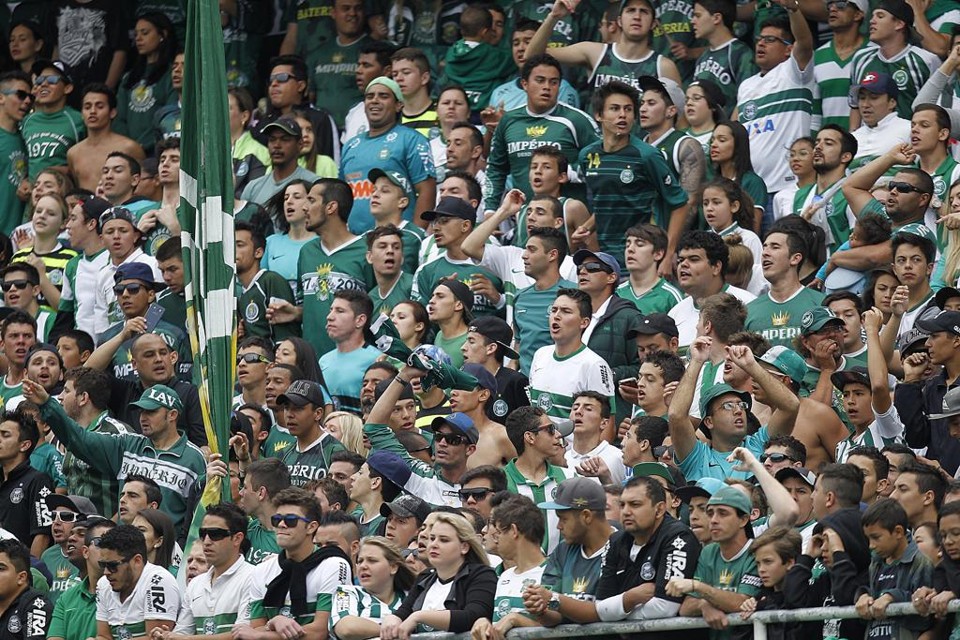 Ao lado da torcida, Coxa espera sair das últimas posições no Brasileirão | Jonathan Campos/Gazeta do Povo