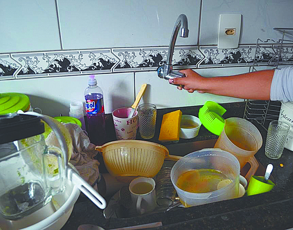 Moradores de Paranaguá enfrentaram três dias sem água. | Débora Mariotto Alves