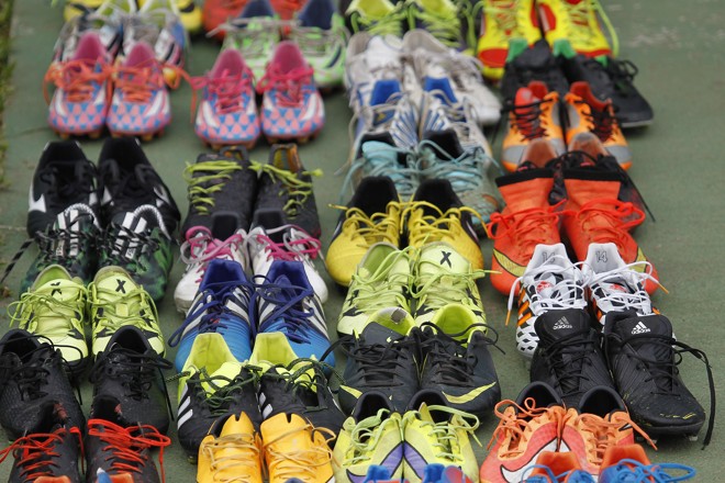 Chuteiras perfiladas para os jogadores antes do treino desta quarta-feira (26) no CT Racco, na Fazendinha. | Jonathan Campos/Gazeta do Povo