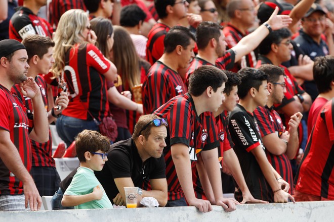 Dia dos pais também é comemorado na Arena com o jogo entre Atletico PR X Sport. | Daniel Castellano/Gazeta do Povo