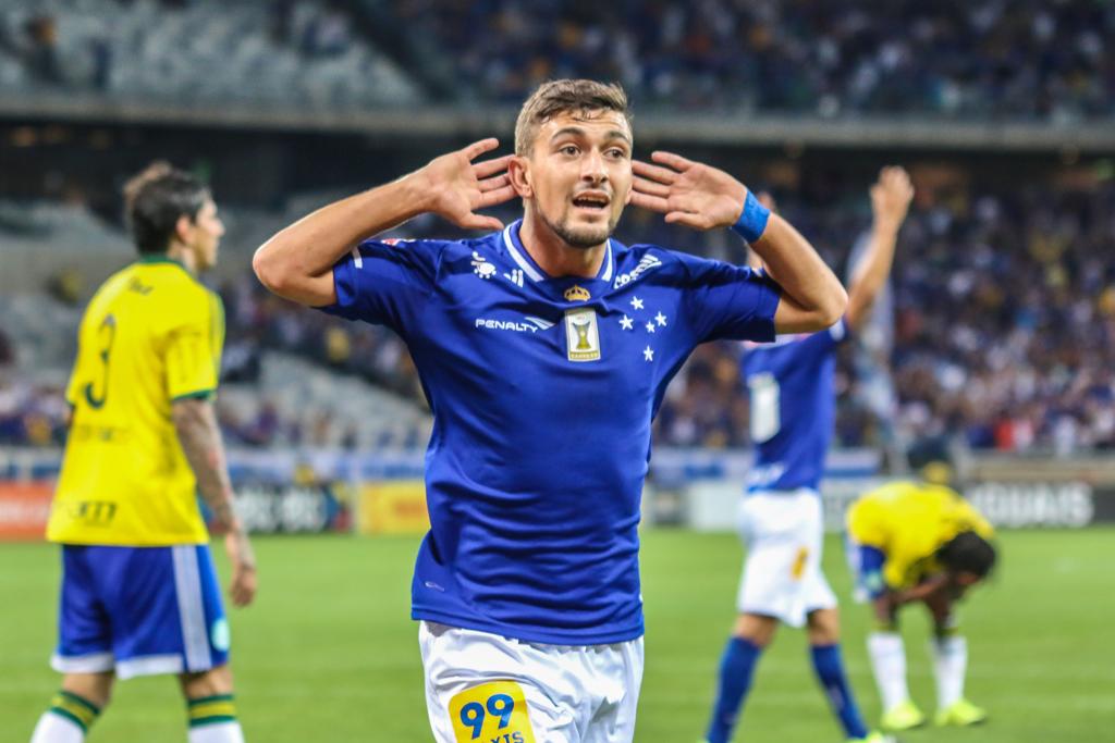 De Arrascaeta marcou o segundo gol do Cruzeiro na vitória contra o Palmeiras | /Folhapress