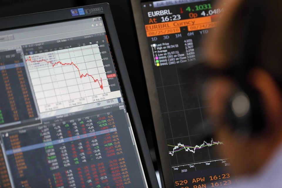 A reação da bolsa brasileira acompanhava a diminuição das perdas nas praças acionárias no exterior, onde o S&P, por exemplo, caía 2,7%, após recuar mais de 9% no pior momento | Refis Duvignau/Reuters