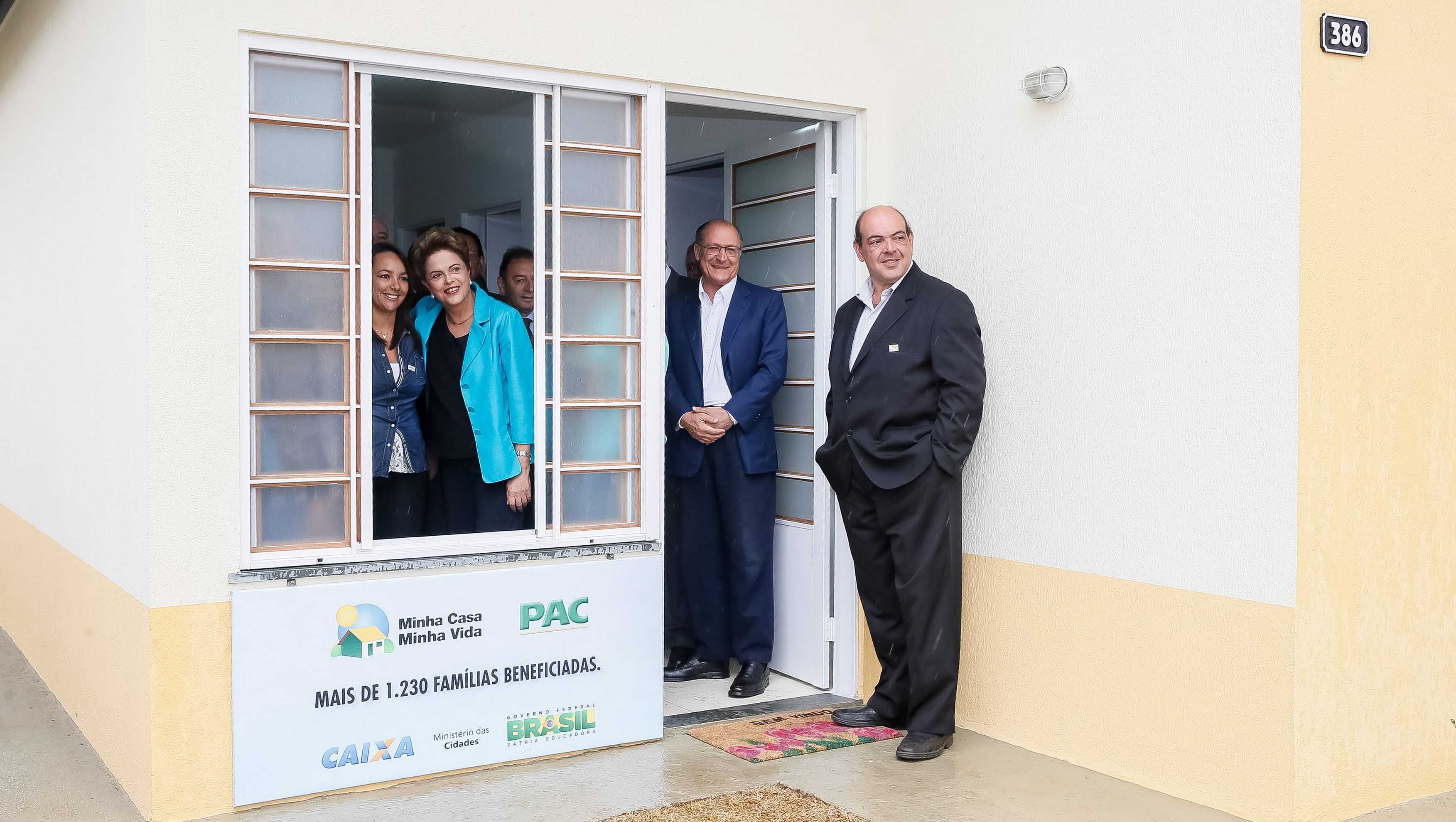 Dilma entrega casas em SP ao lado do governador Geraldo Alckmin: pedido de apoio para os paulistas. | Roberto Stuckert Filho/PR