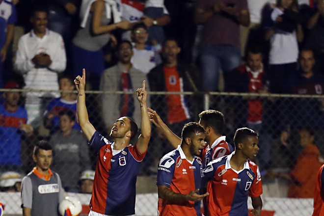 Rafael Costa comemora gol do Paraná diante do Sampaio Corrêa. | Albari Rosa/Gazeta do Povo