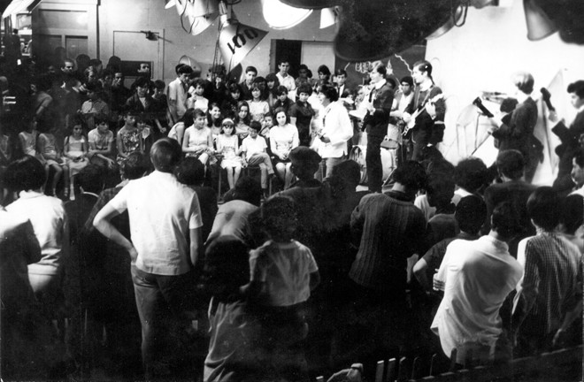 No programa Clube da Juventude na rádio Tingui, fãs de todas as idades. | Museu do Som Independente