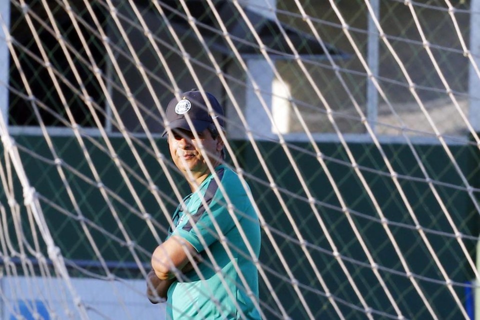 Ney Franco espera que a arbitragem do jogo com o Grêmo seja do mesmo nível da vitória sobre o Vasco. | Albari Rosa/Gazeta do Povo