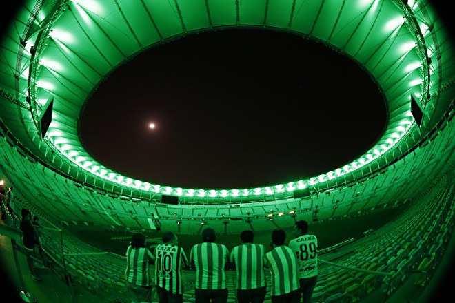 Torcedores do Coritiba estiveram no Maracanã na noite dos 30 anos do título brasileiro sobre o Bangu. | Albari Rosa/Gazeta do Povo