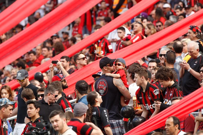 Dia dos pais também é comemorado na Arena com o jogo entre Atletico PR X Sport. | Daniel Castellano/Gazeta do Povo