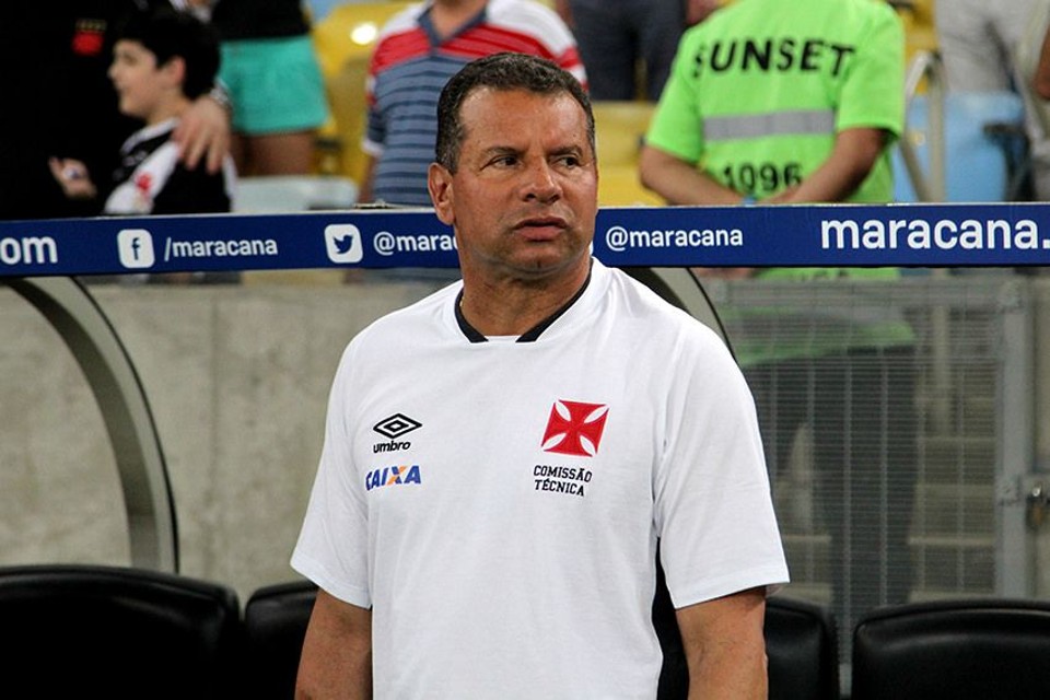Celso Roth admitiu desgaste com o grupo do Vasco após derrota para o Coxa. | Paulo Fernandes/Vasco.com.br/