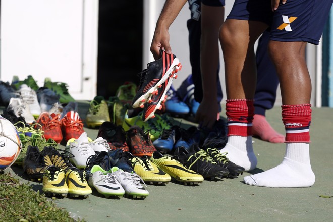 Fim de treino: chuteiras ficam à disposição do roupeiro. | Albari Rosa/Gazeta do Povo