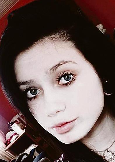 Menina é moradora do bairro Parque do Embu e estuda no Colégio Estadual Presidente Abraham Lincoln | Reprodução/Facebook