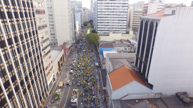 Marechal Deodoro foi tomada por uma enorme mancha amarela. | Robert Leh/Gazeta do Povo/ Monarca Imagens