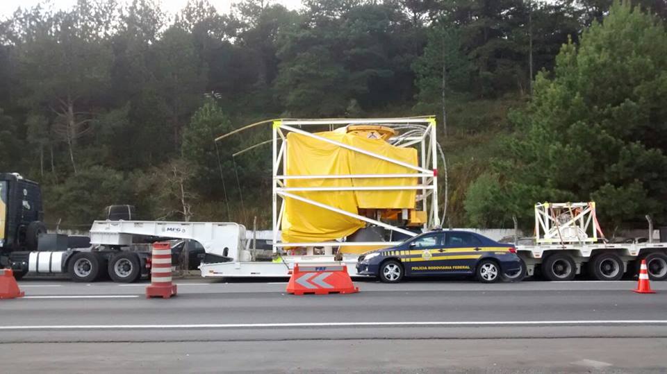 Valor total da carga e dos veículos excedia em 1,2 tonelada o valor máximo para tração | Divulgação/PRF
