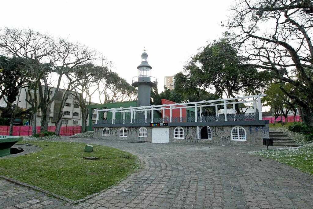 Crime ocorreu na Rua Saldanha Marinho, no cruzamento com a Praça da Espanha, por volta das 3 horas. | Antônio More/Gazeta do Povo