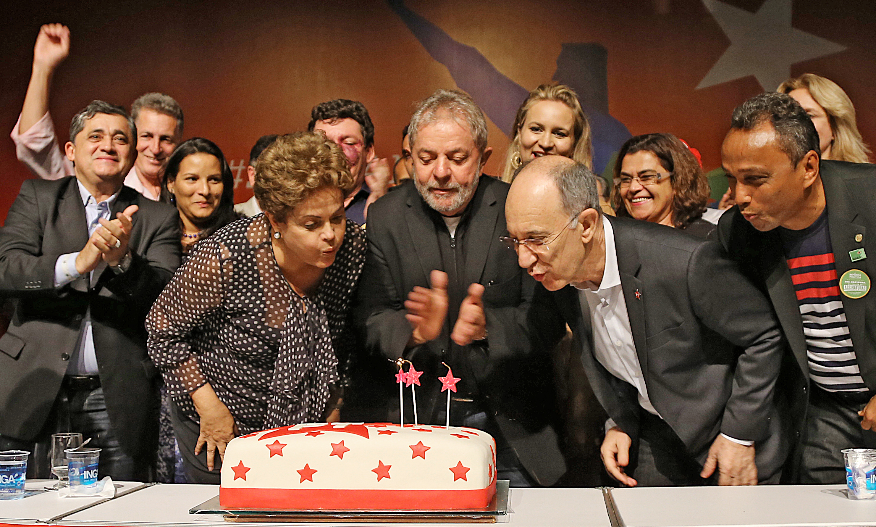 Dilma, Lula e Rui Falcão no aniversário do PT: partido vai à TV para tentar se defender. | Ricardo Stuckert/Instituto Lula