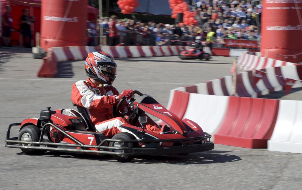 Kimi Raikkonen em evento de kart na Finalândia: piloto segue na Ferrari. | LEHTIKUVA/REUTERS
