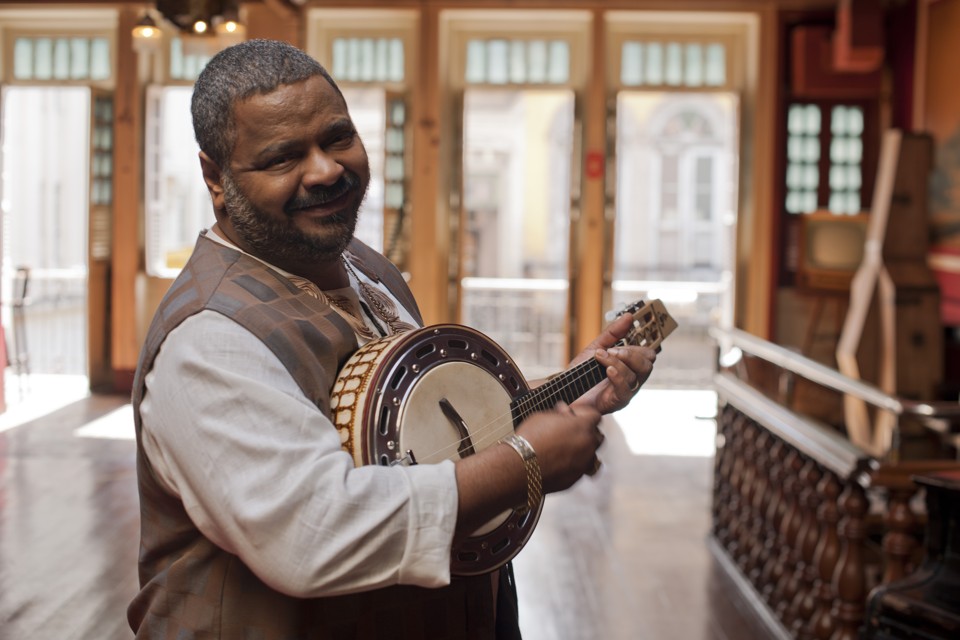 Aos 56 anos, sambista tem mais de 700 músicas gravadas, entre elas “O Show tem que Continuar.” | Washington Possato/Divulgação