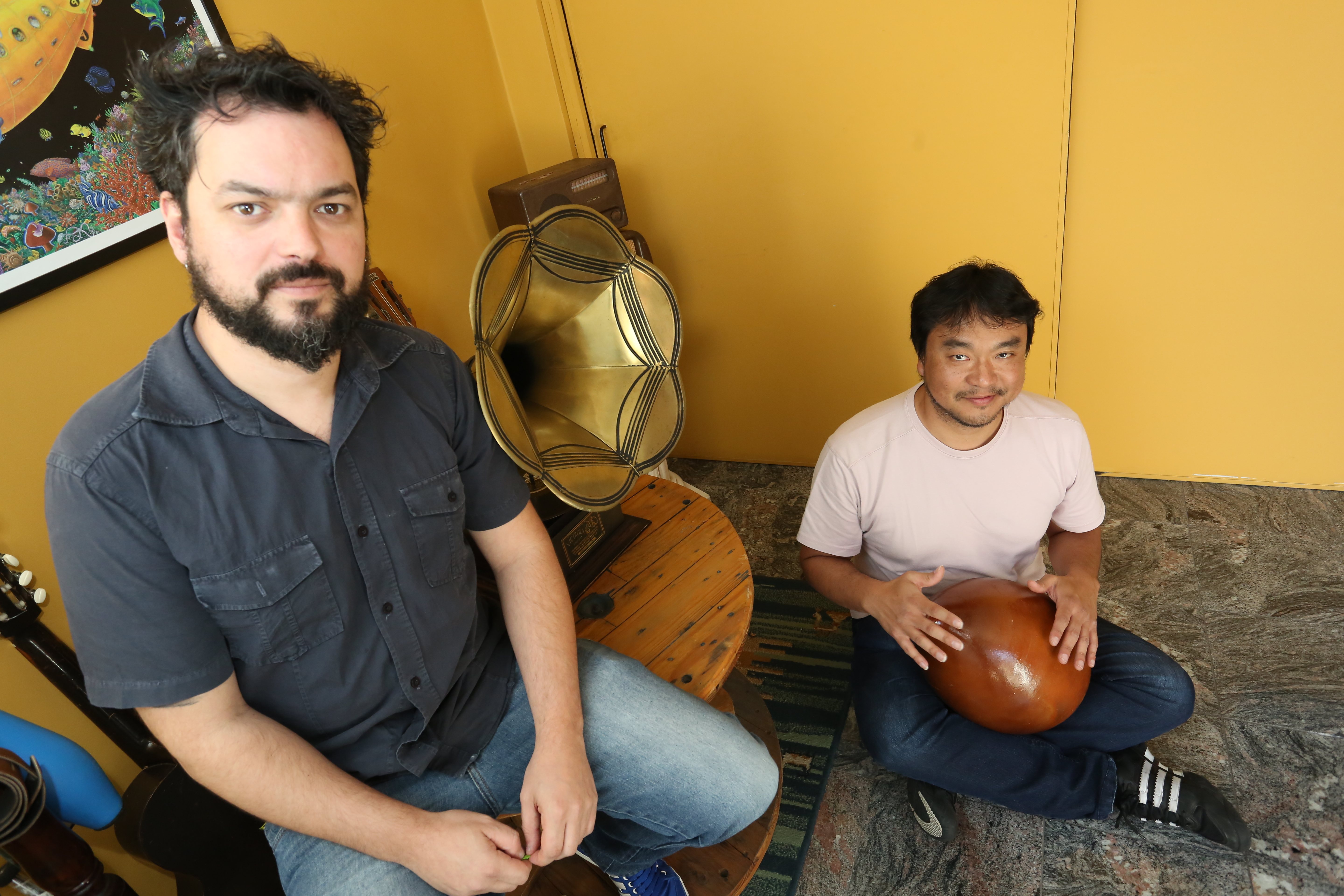 A dupla no Estúdio Astrolábio, de Vadeco: Oficina de Música acontece entre 7 e 27 de janeiro de 2016. | Ivonaldo Alexandre/Gazeta do Povo
