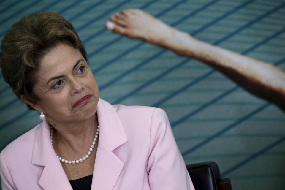 A presidente Dilma Rousseff está neste momento analisando a conveniência de se propor a medida de elevação de tributo após reação contrária do Congresso e entidades ligadas à indústria e comércio | Ueslei Marcelino/Reuters
