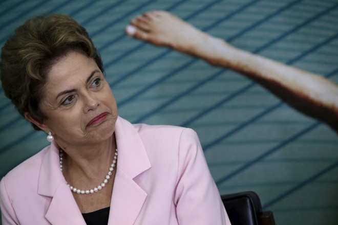 A presidente Dilma Rousseff está neste momento analisando a conveniência de se propor a medida de elevação de tributo após reação contrária do Congresso e entidades ligadas à indústria e comércio | Ueslei Marcelino/Reuters