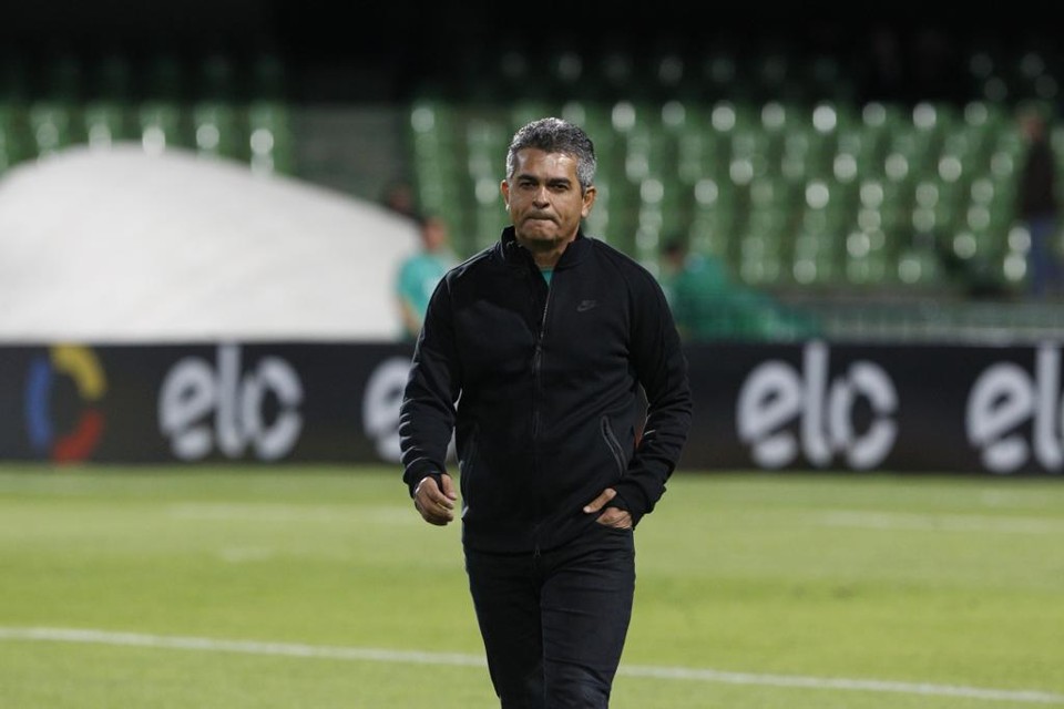 O técnico Ney Franco gostou da atuação da equipe, que deu pouco espaço para o Grêmio e criou chances de balançar a rede. | Daniel Castellano/Gazeta do Povo