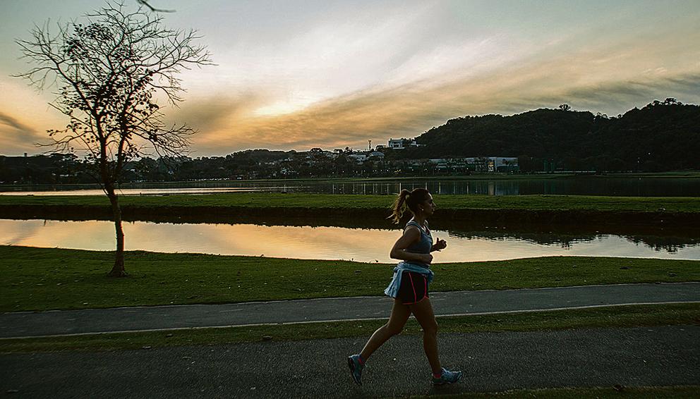 Temperaturas máximas deste inverno – com cara de verão – estão bem acima da média em agosto em Curitiba. | Marcelo Andrade/Gazeta do Povo
