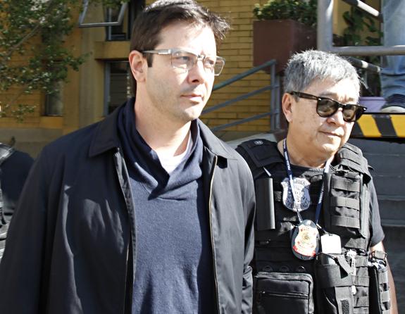 Romano (esq.), preso na quinta-feira, seria o operador do esquema. | Aniele Nascimento/Gazeta do Povo