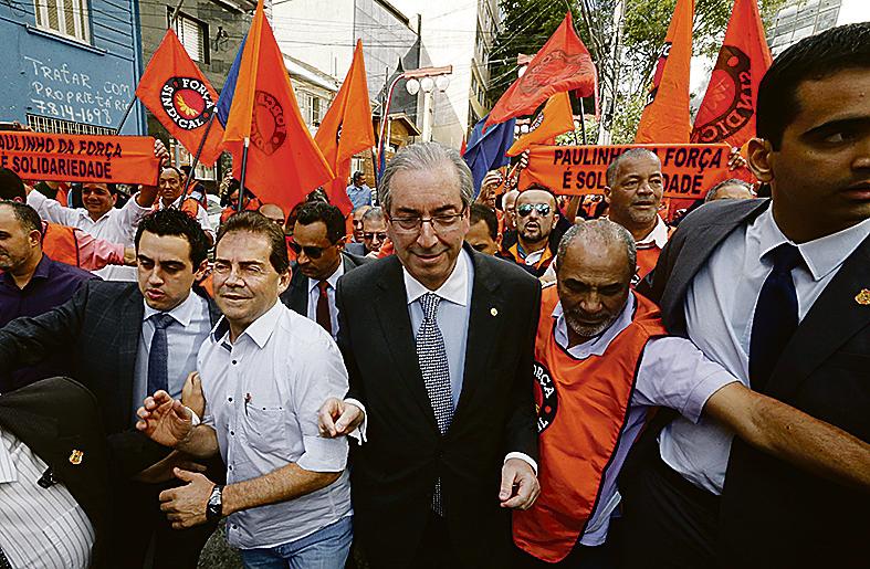 Eduardo Cunha (ao centro) recebeu apoio da Força Sindical. | Moacyr Lopes/Folhapress
