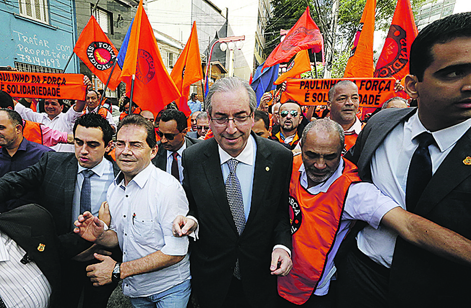 Eduardo Cunha (ao centro) recebeu apoio da Força Sindical. | Moacyr Lopes/Folhapress