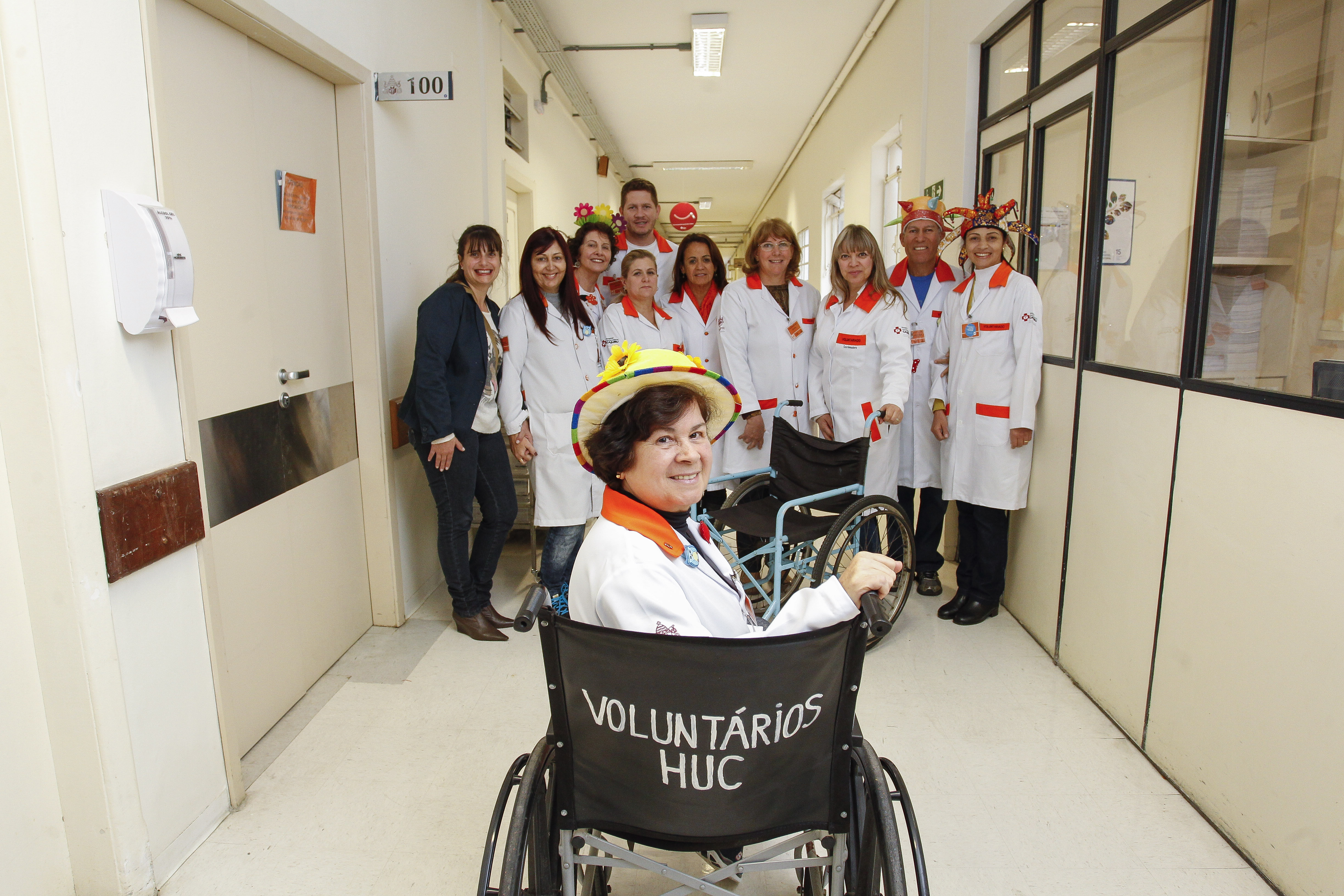 Voluntários do Hospital Cajuru: um sorriso é recompensa. | Daniel Castellano/Gazeta do Povo