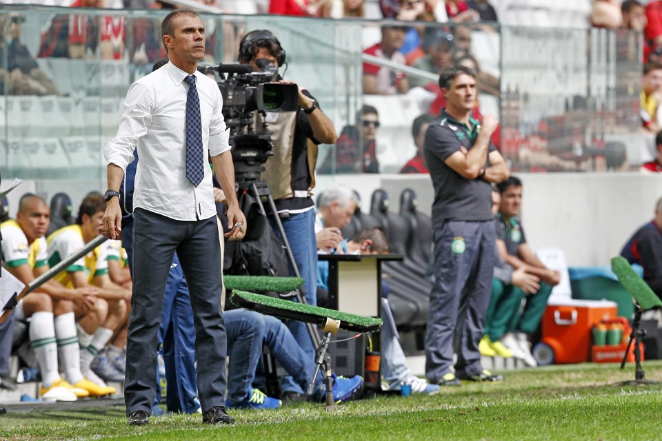 Técnico Milton Mendes decidiu apostar na mesma formação que iniciou o confronto com o Sport. | Antônio More/Gazeta do Povo