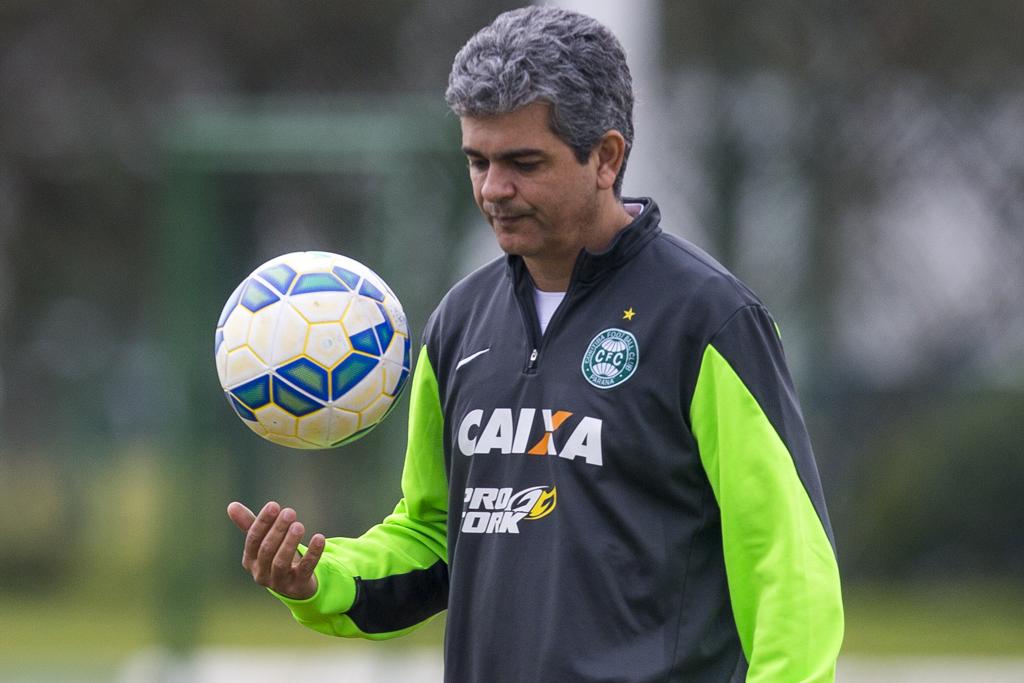 Ney Franco não conseguiu tirar o Coxa da zona do rebaixamento e começa sentir a pressão. | Brunno Covello/Gazeta do Povo