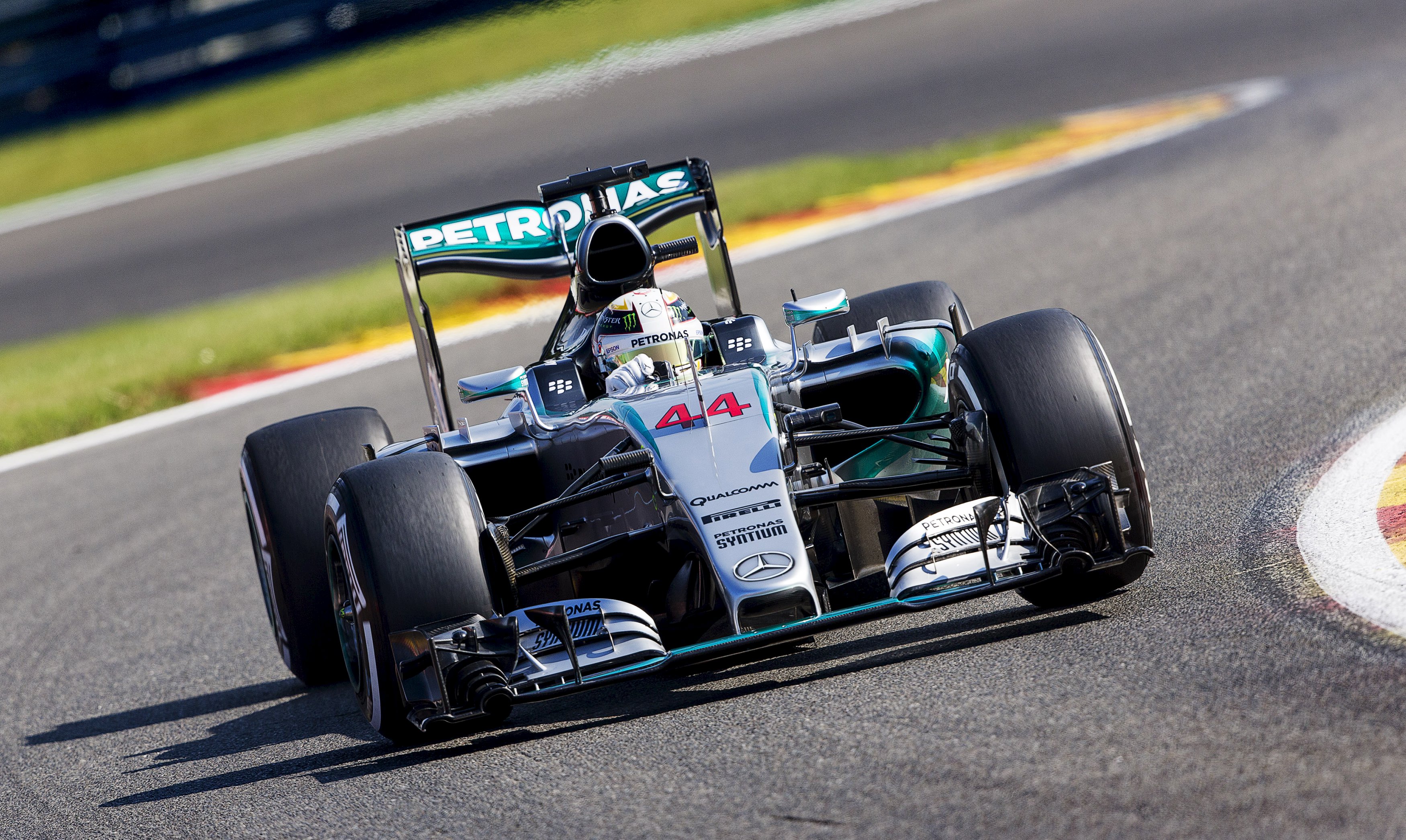 Hamilton é o mais rápido no treino classificatório do GP da Bélgica. | MICHAEL KOOREN/REUTERS