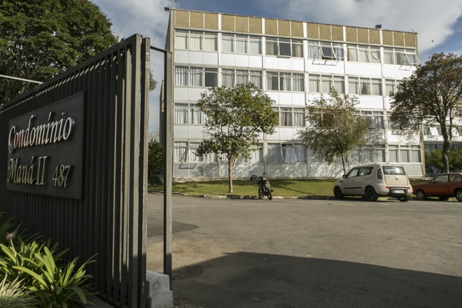 Mauá I e II: com 720 apartamentos, o Residencial Mauá é um dos pioneiros no segmento dos supercondomínios na região da Cidade Industrial de Curitiba. Entregue em 1979, oferece unidades de 75 m² a 83 m², em média, distribuídos em 35 torres. A grandiosidade do condomínio, com aproximadamente 65 mil m² de área total e cerca de 2,5 mil pessoas, fez com que os moradores optassem por dividir a administração do empreendimento erguido pela construtora Independência, o que deu origem ao Mauá I e ao Mauá II. | Marcelo Andrade/Gazeta do Povo