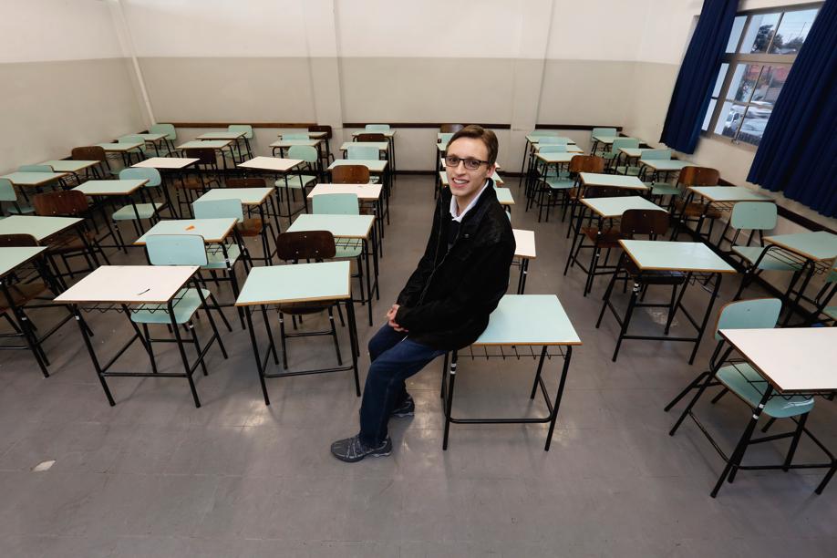 O estudante Lucas Vasco Garcia se inspirou em um programa de televisão para propor a proibição do consumo do chá da ahayuaska. | Henry Milleo/Gazeta do Povo