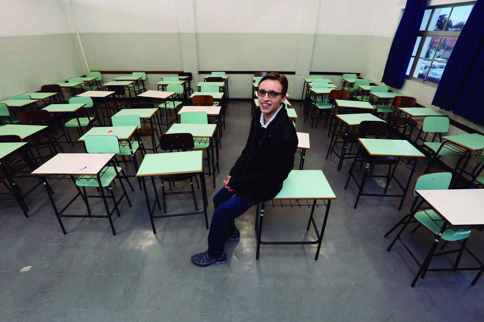 O estudante Lucas Vasco Garcia se inspirou em um programa de televisão para propor a proibição do consumo do chá da ahayuaska. | Henry Milleo/Gazeta do Povo