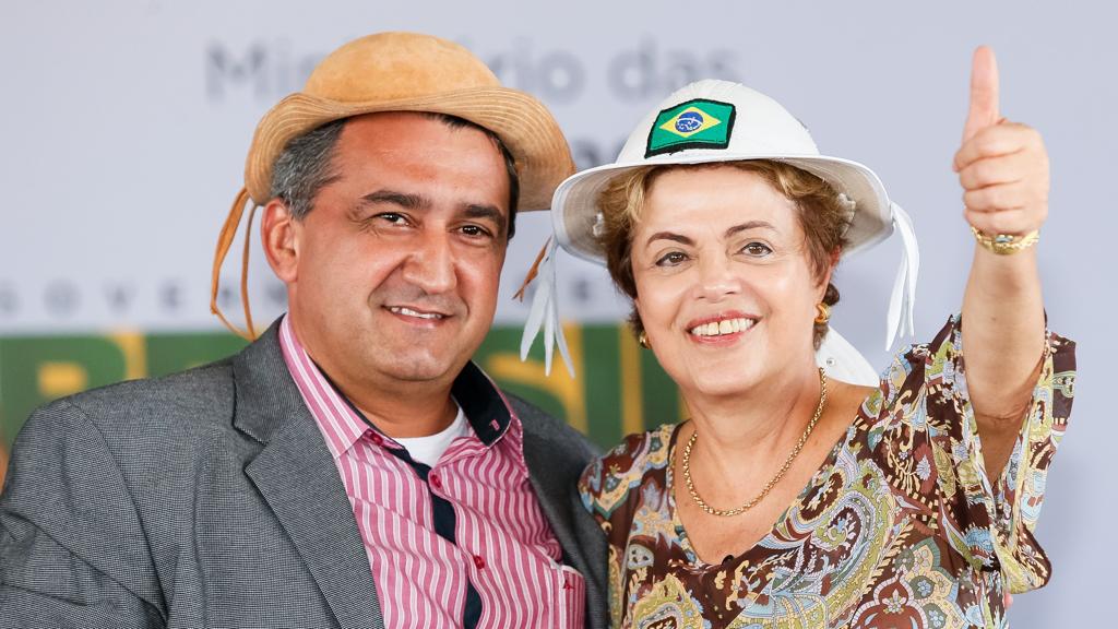 Dilma acabou blindada dos manifestantes durante entrega de unidades do “Minha Casa Minha Vida”. | Roberto Stuckert/Presidência da República