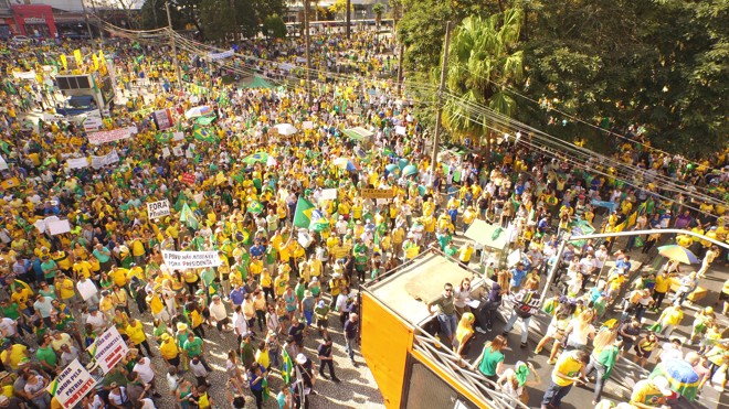 A manifestação terminou na Boca Maldita. | Robert Leh/Gazeta do Povo/ Monarca Imagens