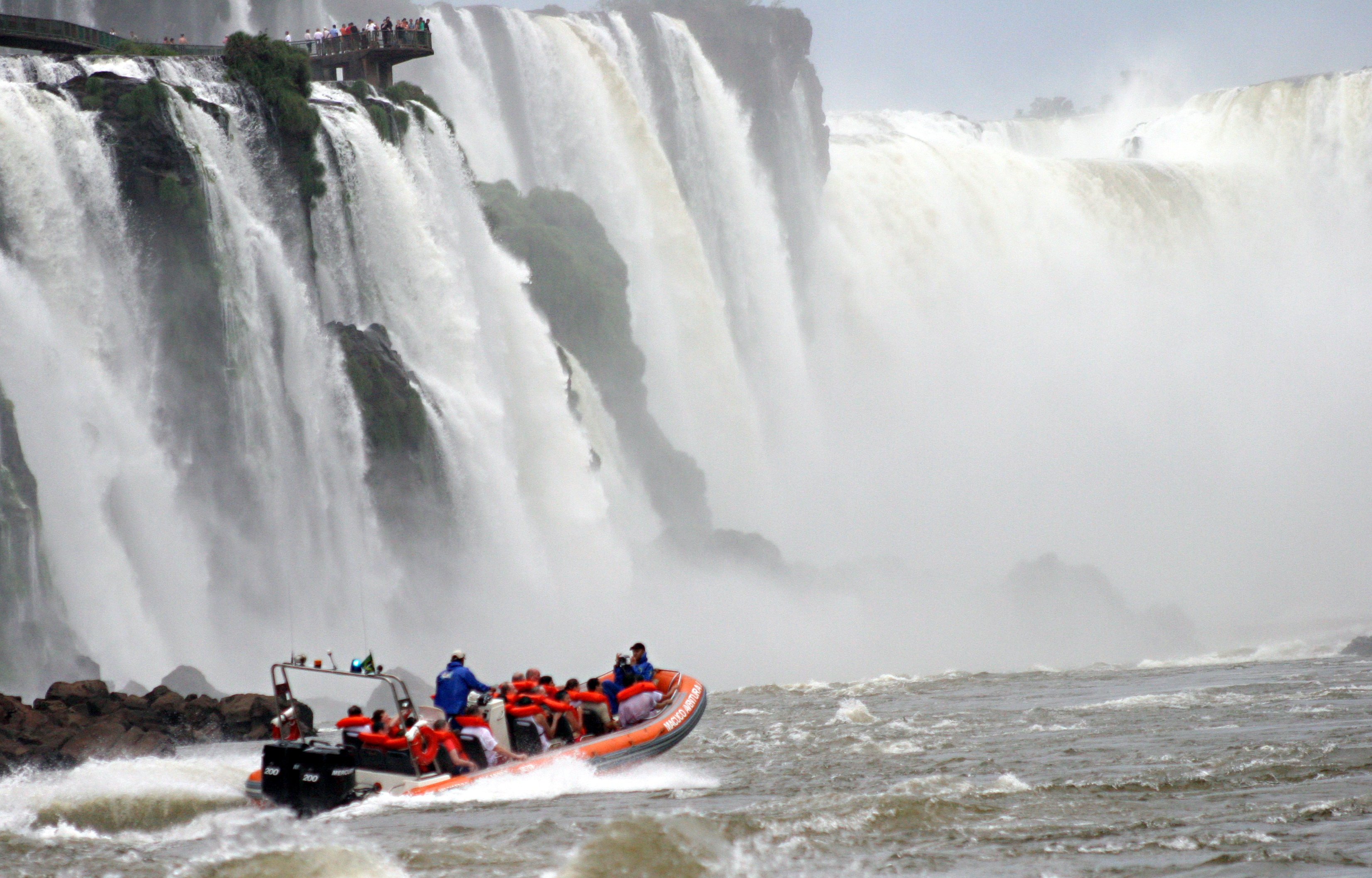 Brasileiros e turistas dos países do Mercosul foram os principais responsáveis pelo aumento no número de visitantes | Christian Rizzi/Arquivo/Gazeta do Povo