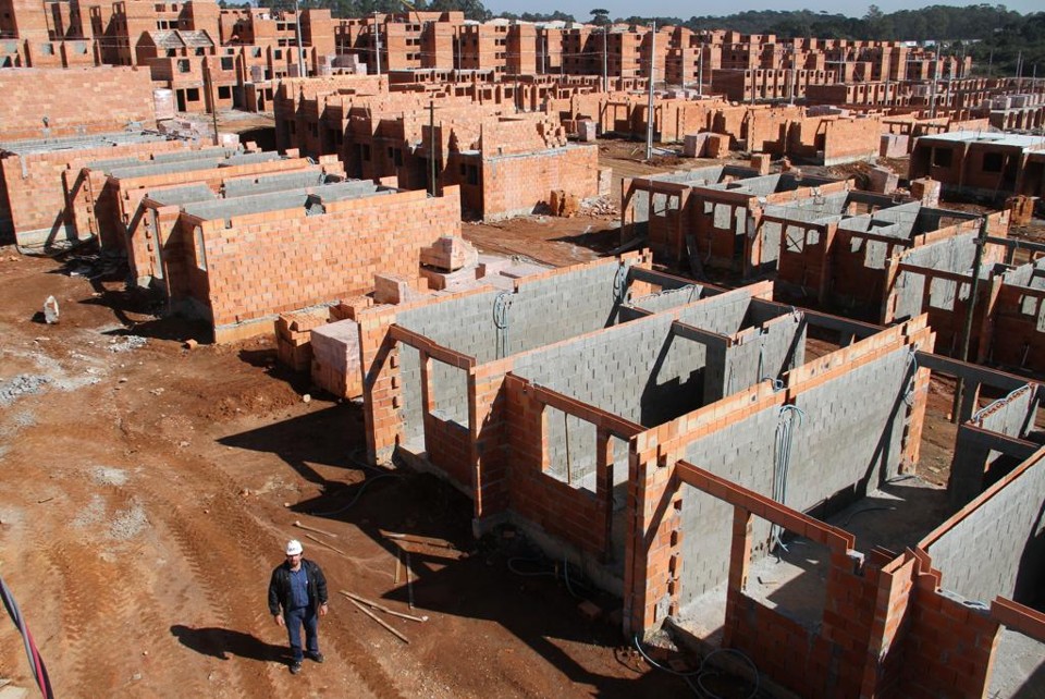 Sob a gestão e execução do Ministério das Cidades e da Caixa, o Minha Casa Minha Vida registra até agora 2 milhões de contratos | Daniel Castellano/Gazeta do Povo