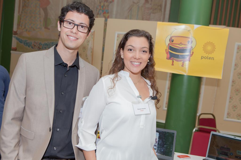 O curitibano Fernando Ott, CEO d’O Polen, com a diretora de operações da startup, Renata Chemin: fazendo o dinheiro chegar até o caixa de quem precisa | Divulgação/O Polen