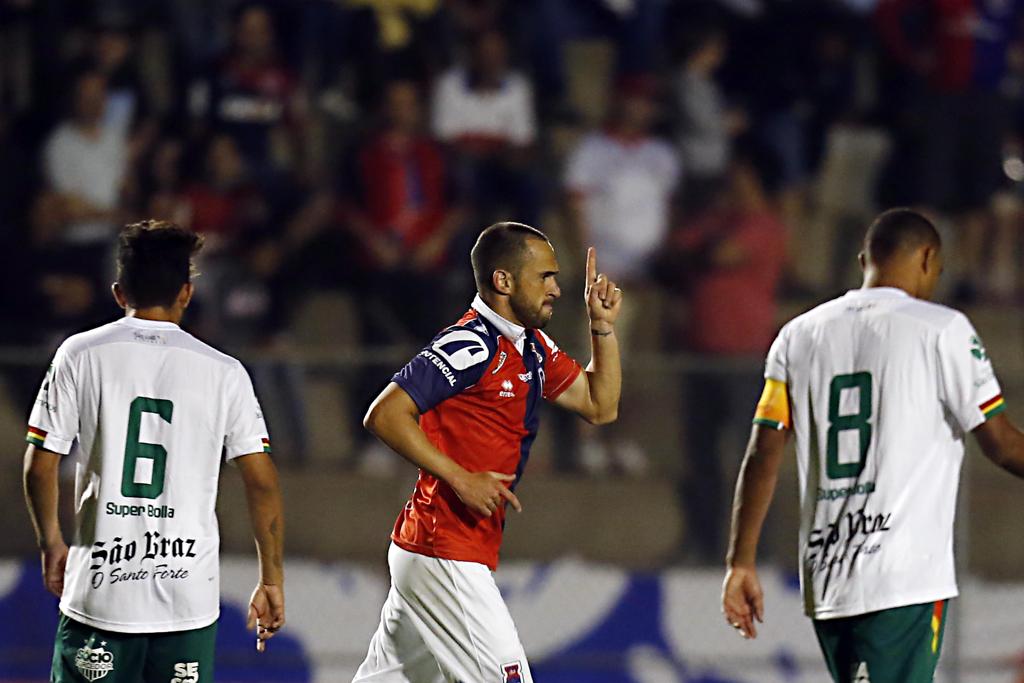 Rafael Costa comemora o gol da vitória do Paraná sobre o Sampaio Corrêa. | Albari Rosa/Gazeta do Povo