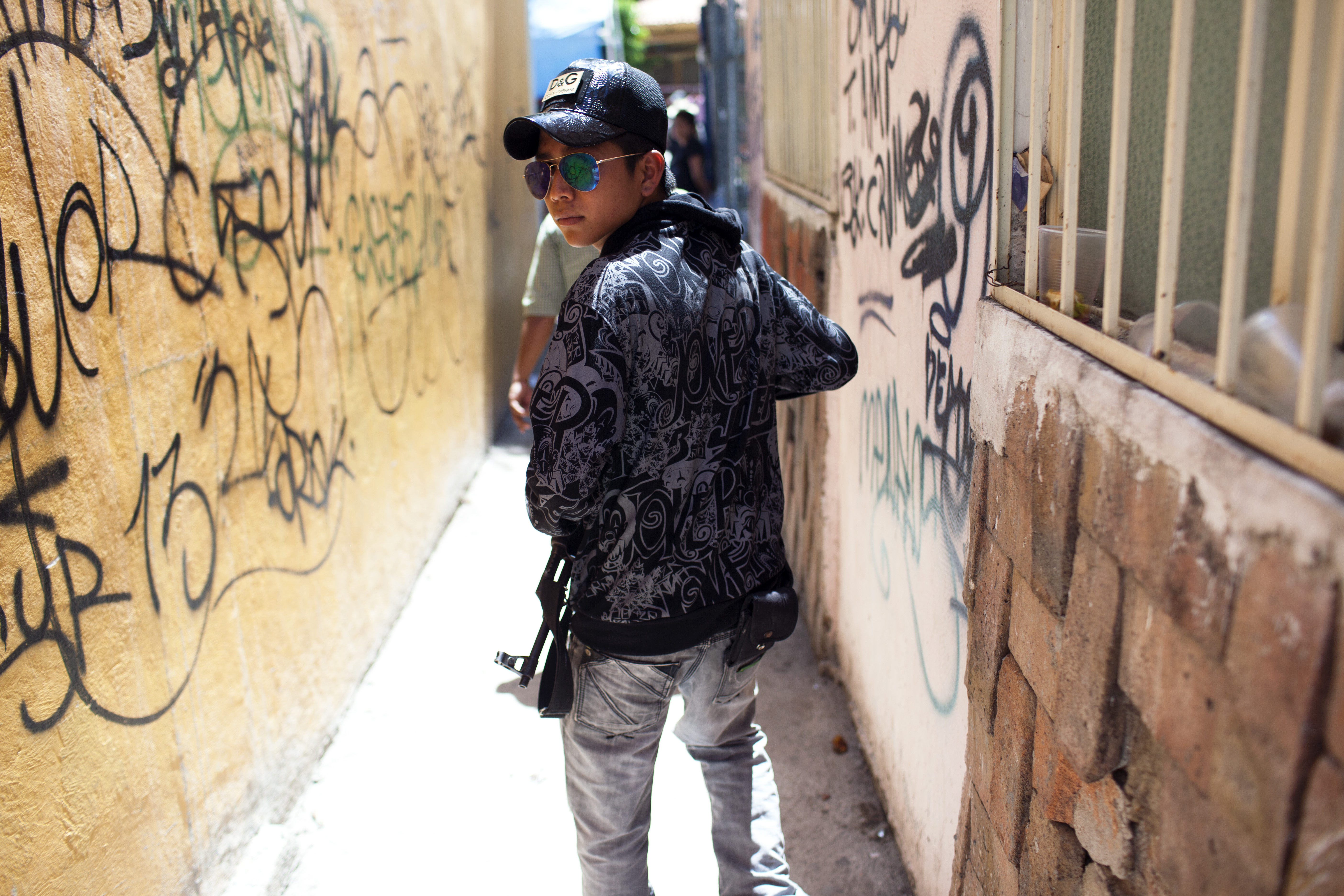 Acima, força policial comunitária de Petaquillas, México | Brett Gundlock / The New York Times