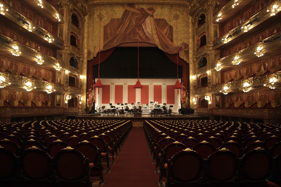 Em 2007, as áreas públicas do Teatro Colón, em Buenos Aires, foram restauradas; neste ano, a direção artística também mudou | Diego Levy/for The New York Times