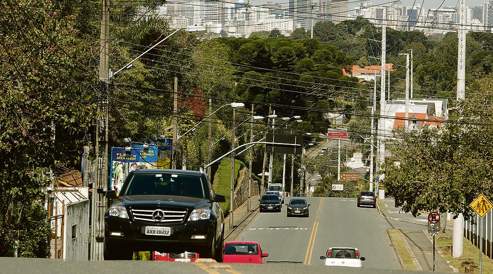 Zoneamento urbano na área da Nilo Peçanha permite edificações de poucos andares, o que contribui para o aspecto bucólico da via. | Henry Milleo/Gazeta do Povo