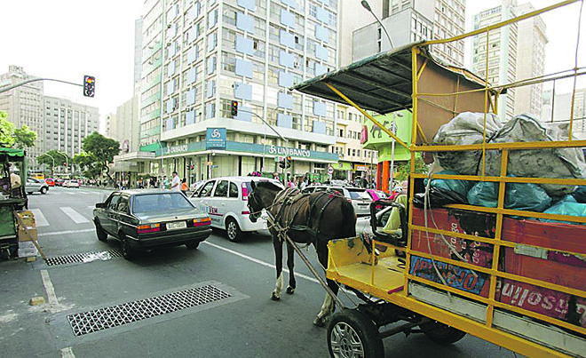 Carroças ficam proibidas na cidade. | Daniel Castellano/Gazeta do Povo