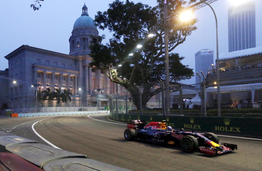Daniel Ricciardo foi o terceiro nos treinos livres em Cingapura. | OLIVIA HARRIS/REUTERS