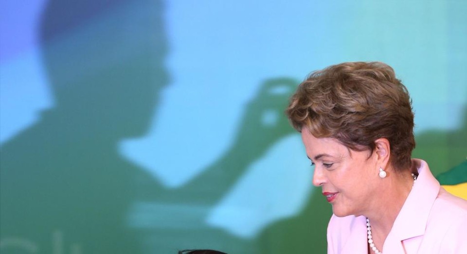 Apesar de evitar o fim do fator previdenciário, Dilma ainda vive à sombra do estouro das contas. | Lula Marques/Ag. PT