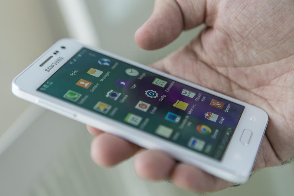 Segundo pesquisa, usuários de países em desenvolvimento são os que mais ficam on-line em dispositivos móveis. | Marcelo Andrade/Gazeta do Povo